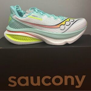 Saucony Endorphin Azura